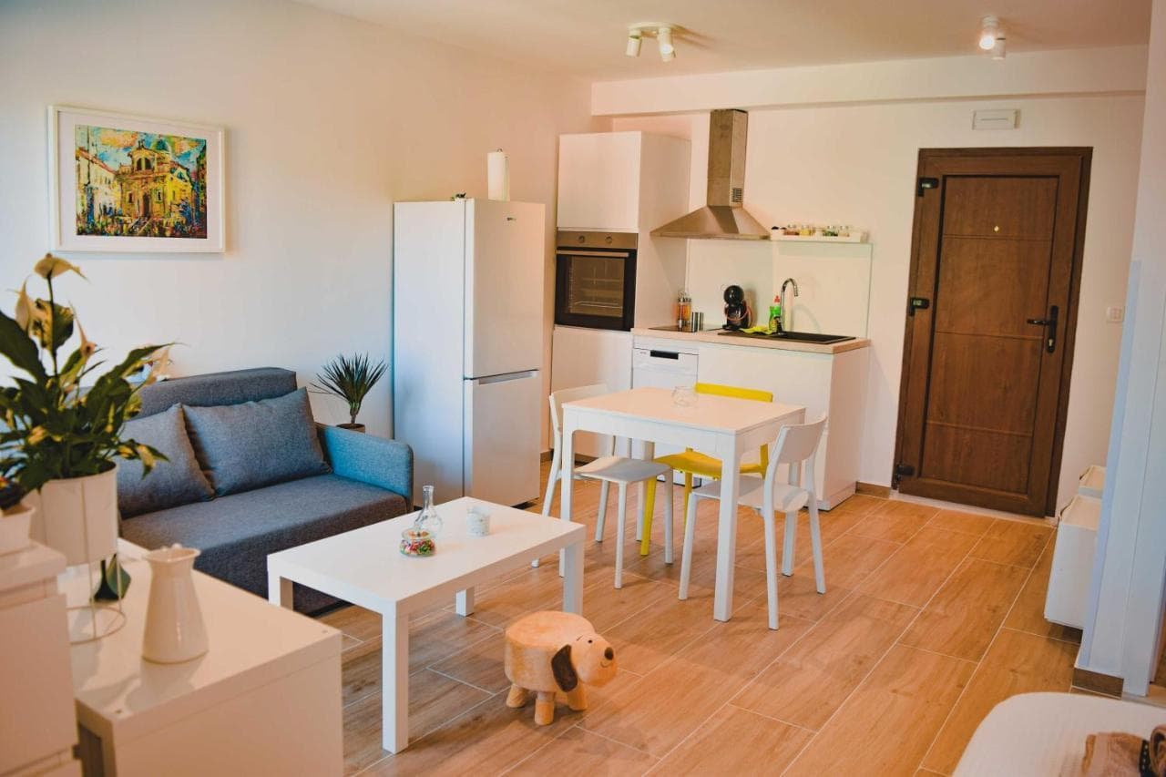 Studio Apartments Anija