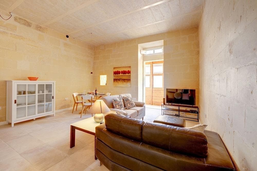 Stylish 2br Apartment in Valletta