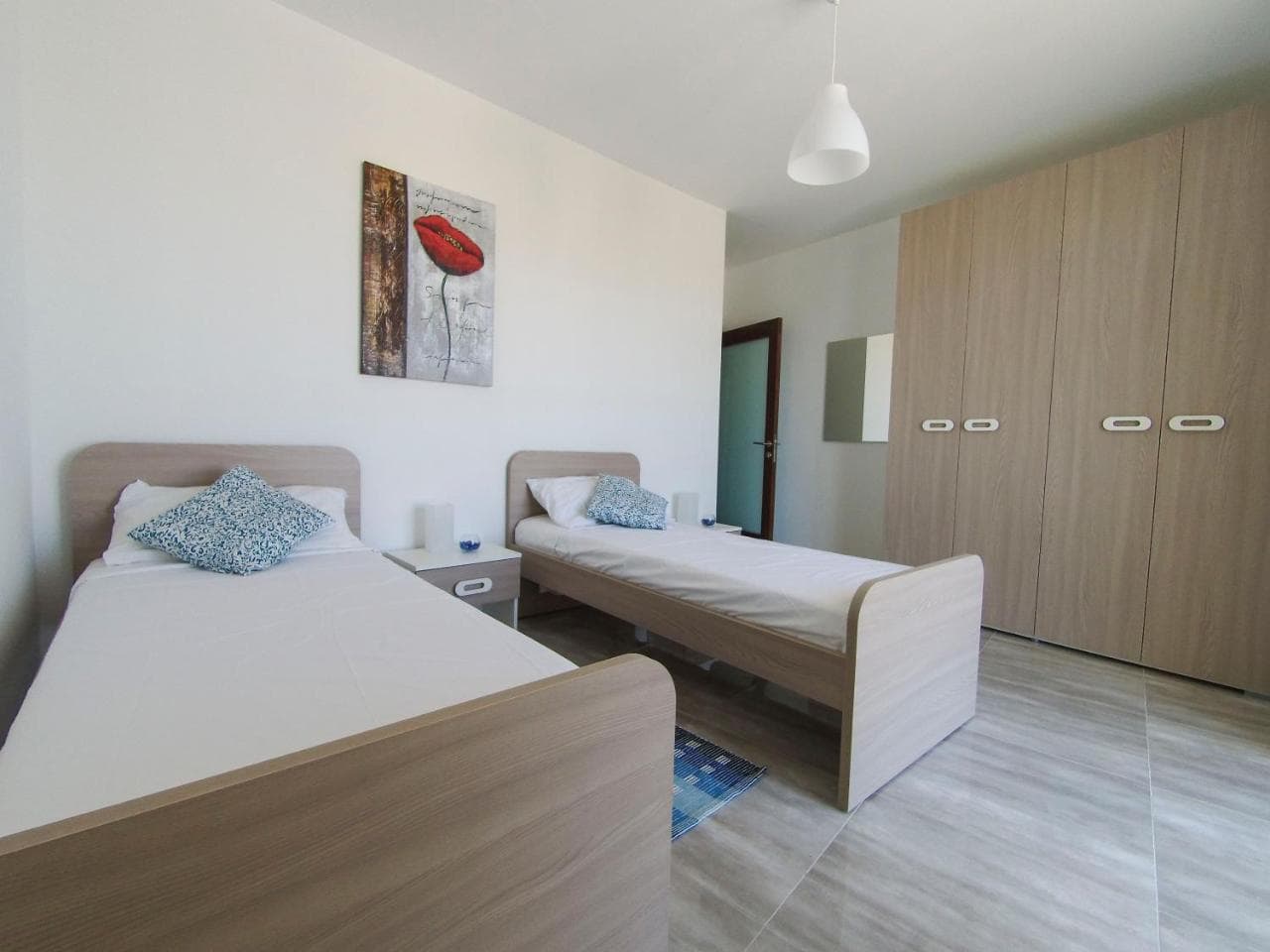 F10 Room 3, Private Room Two Single Beds Shared Bathroom in Shared Flat