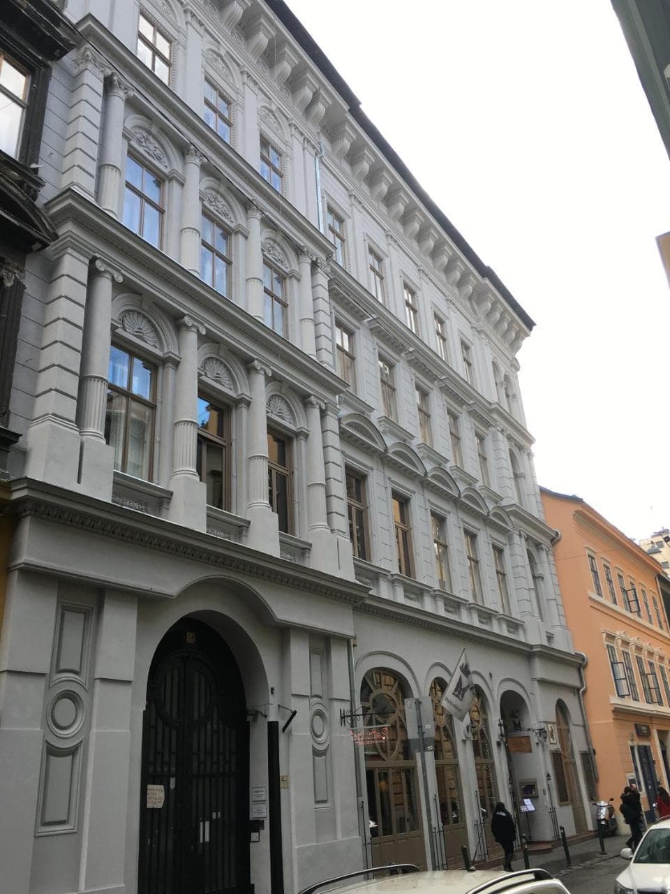 Annie's 3 Bed And 3 Bathroom Apartment