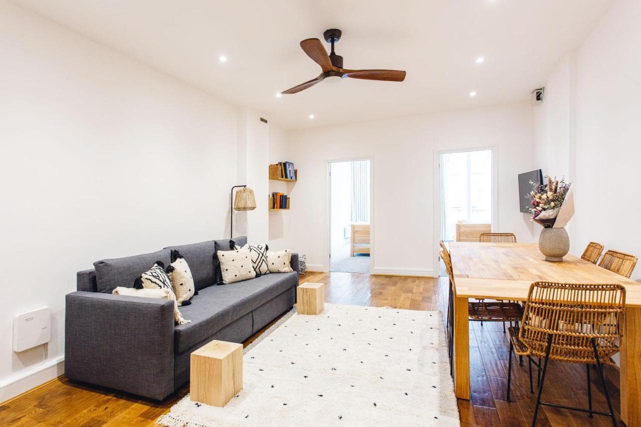 2 Bedroom Apartment Right on Trafalgar Square