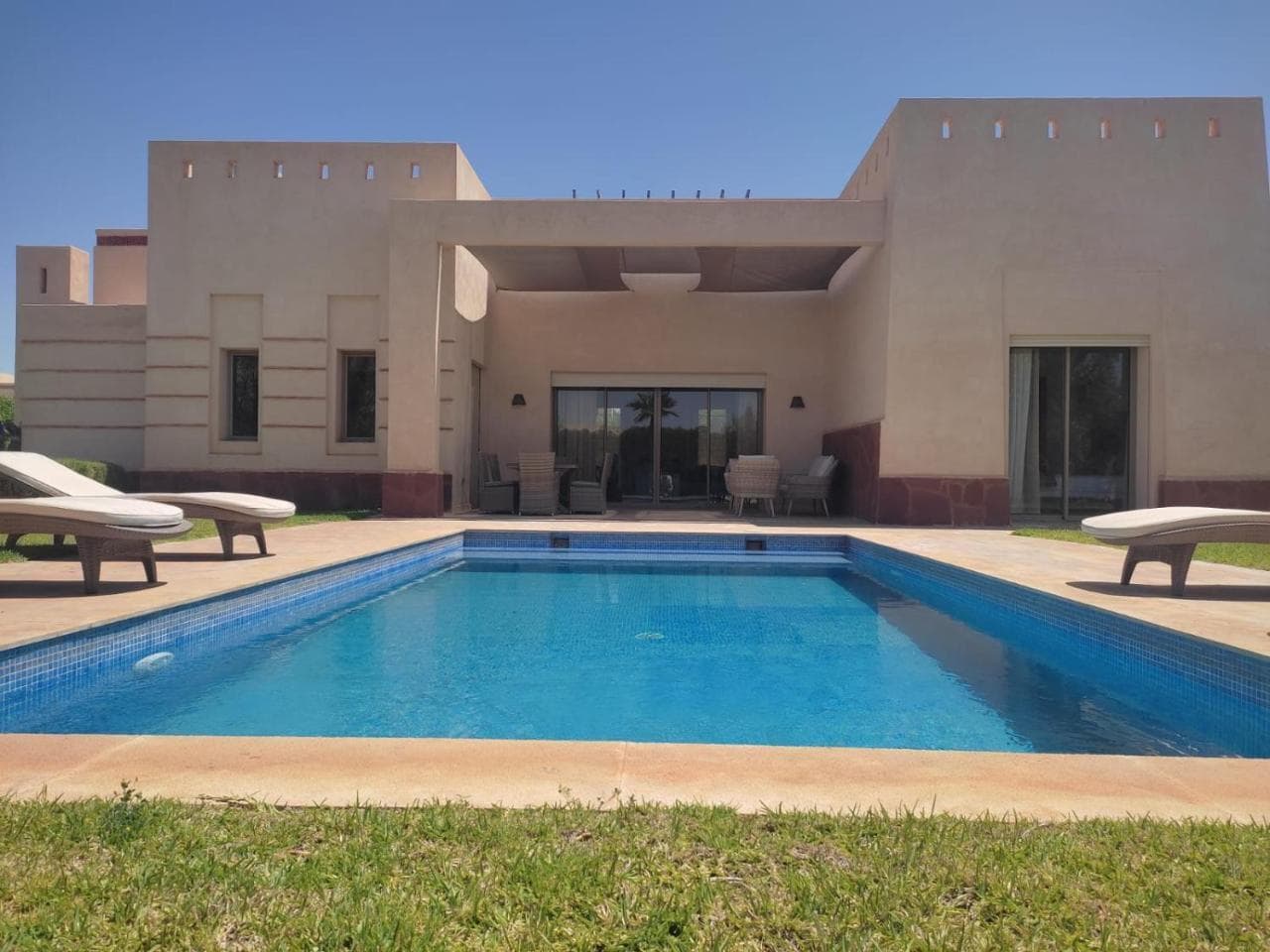 Villa Isolee 4 Facades Avec Piscine