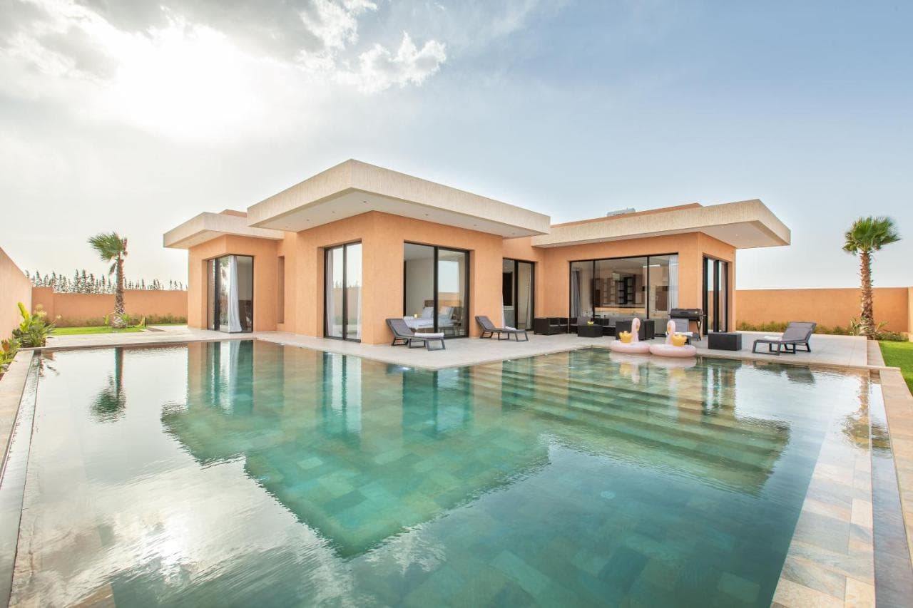 Villa Perle Rouge, Piscine , Cuisiniere, Billard, Playstation5