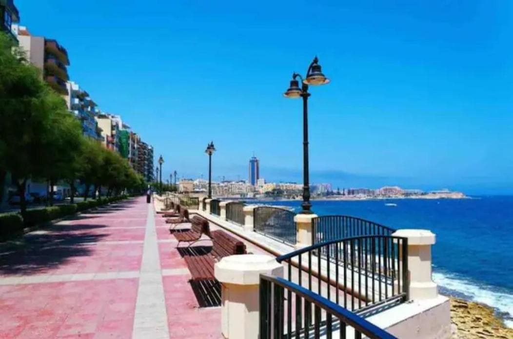 Unique Four Bedroom Townhouse One Minute Away From the Seafront