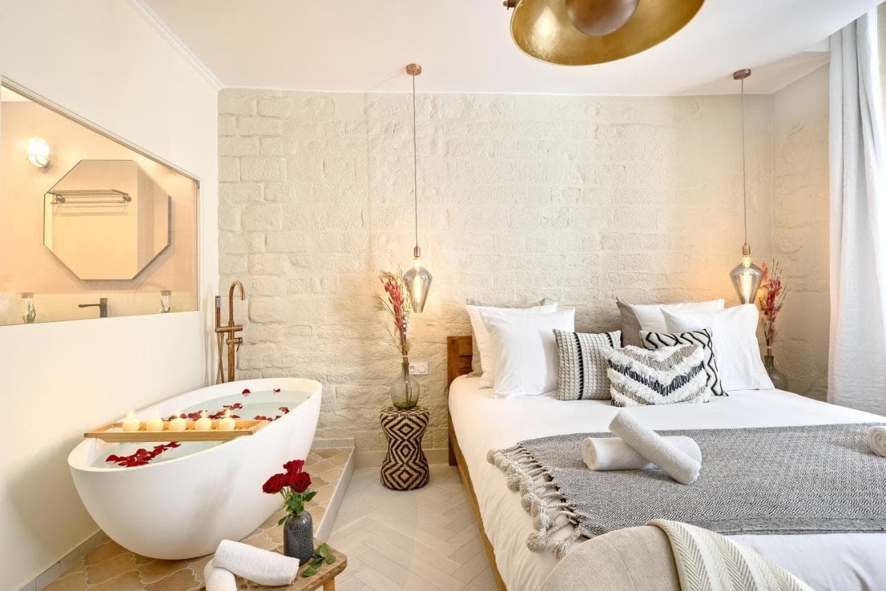 The Charming Luxembourg Garden (Adults Only)