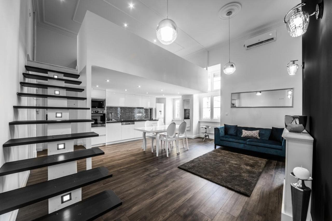 Kiraly 28-1 Entire Aircon Center Apartment