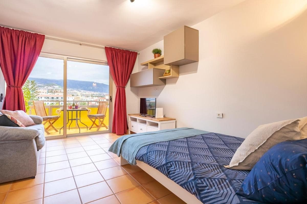 Salamander Vacational Home with Balcony And Fantastic Views