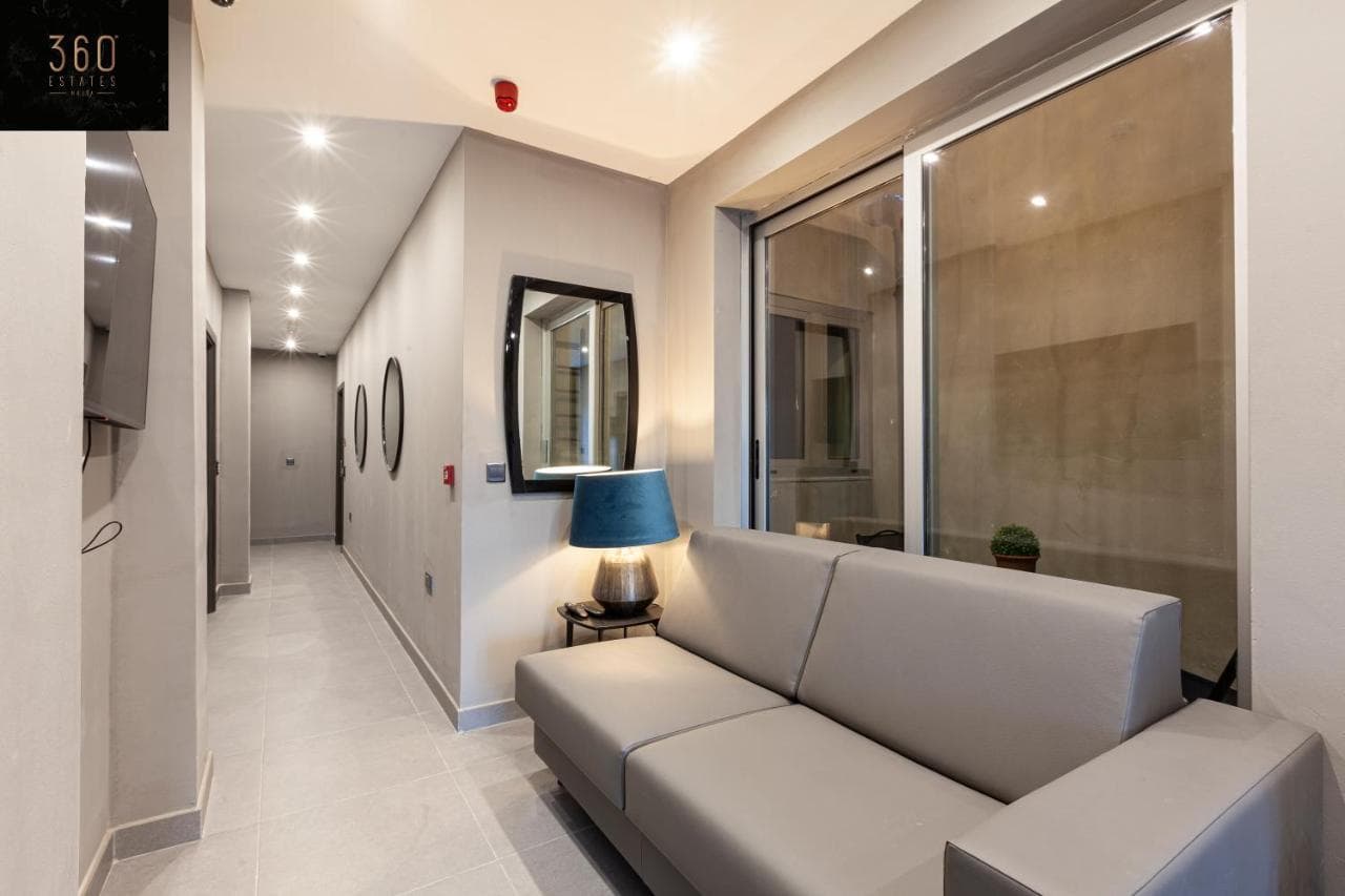 Lovely Vacation, Private Entrance Home with Wifi by 360 Estates