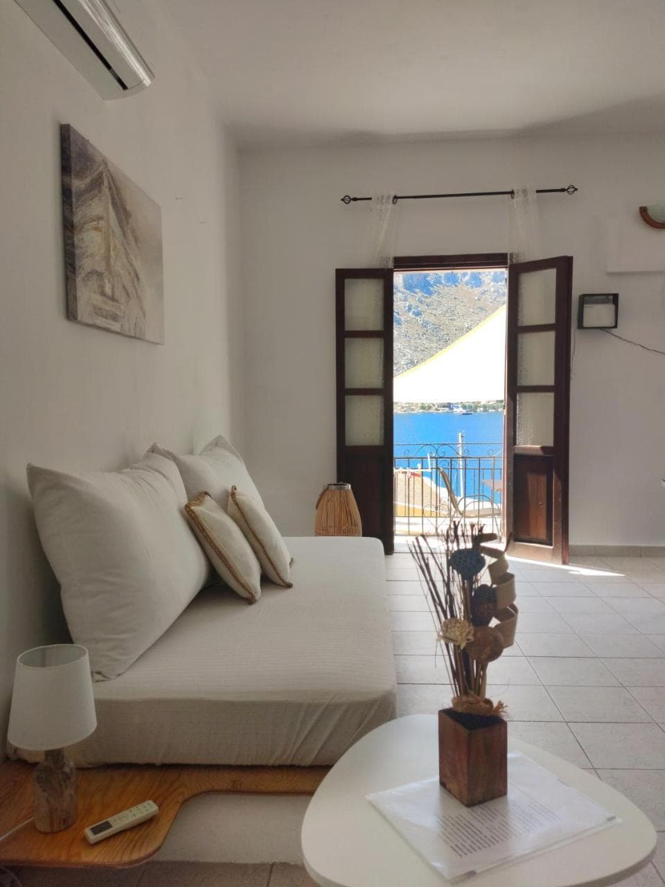 Gompos Apartment - Cozy Apartment Next To the Sea - Amazing Sea View