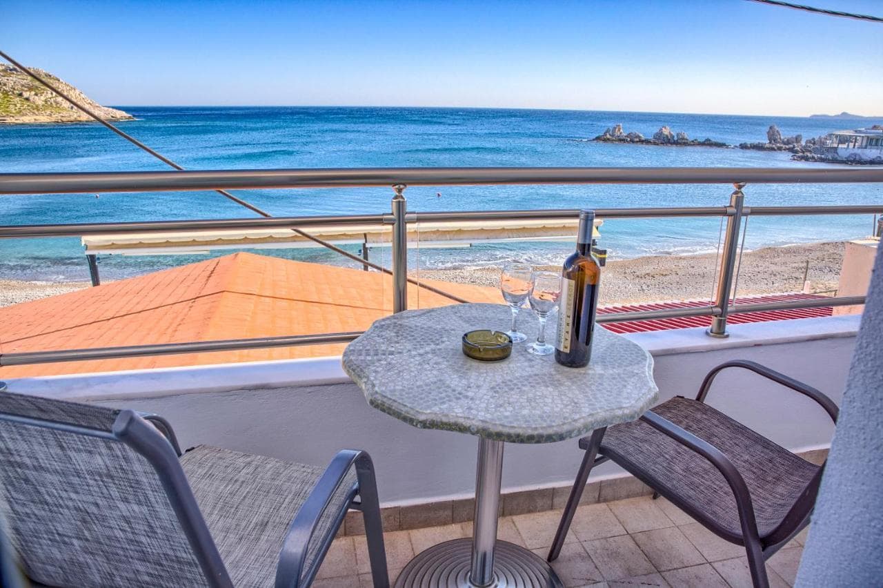 Haraki Style Studio Apartment