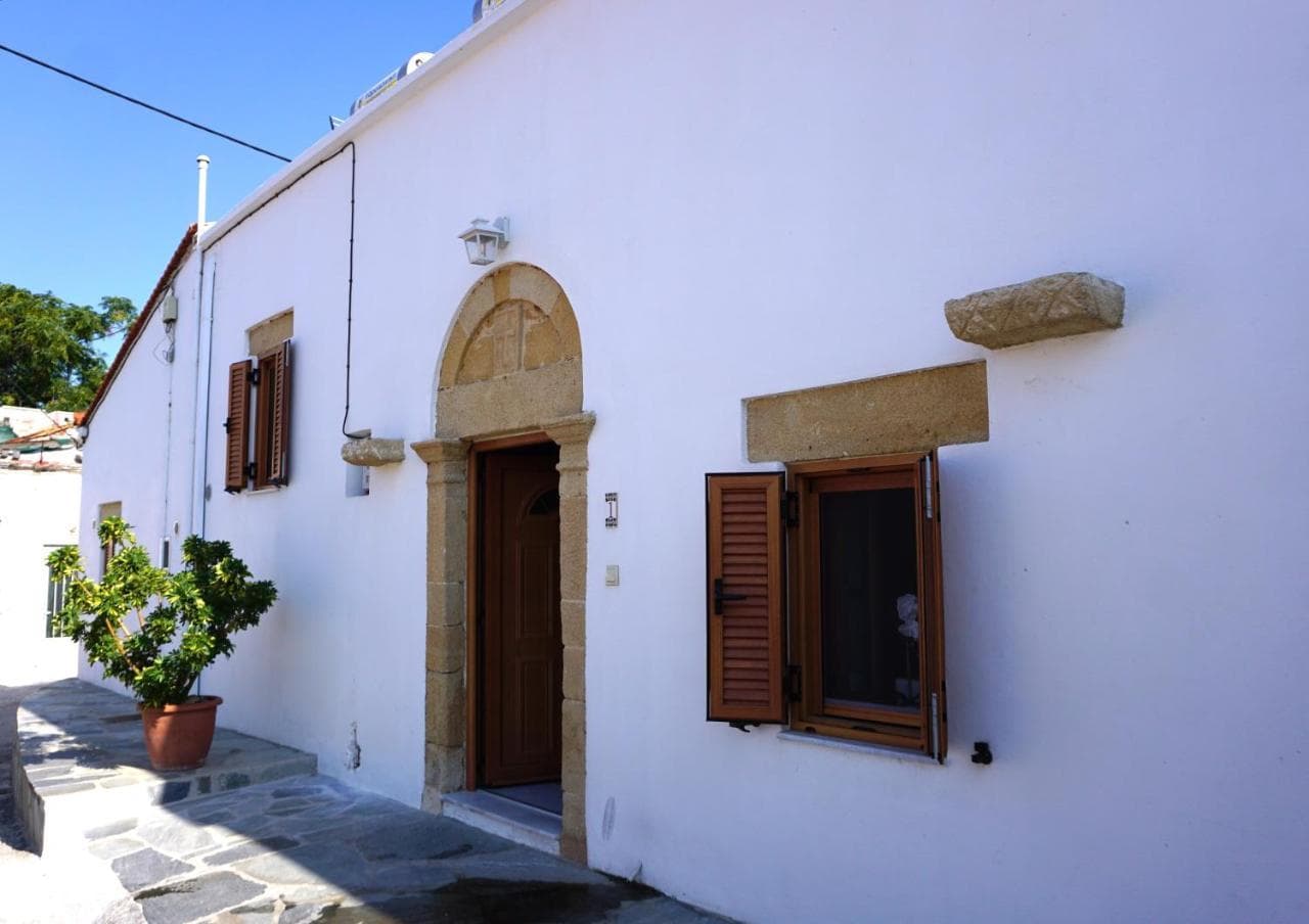 Amalia's Traditional Home in Paradisi