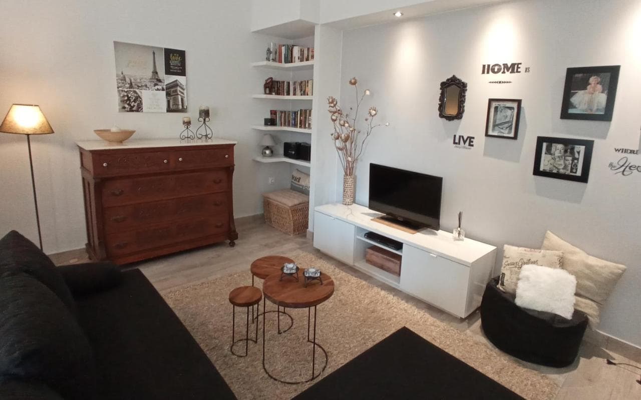 Charming Garden Apartment