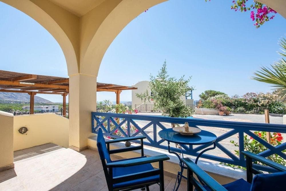 Santorious Spacious Apartment