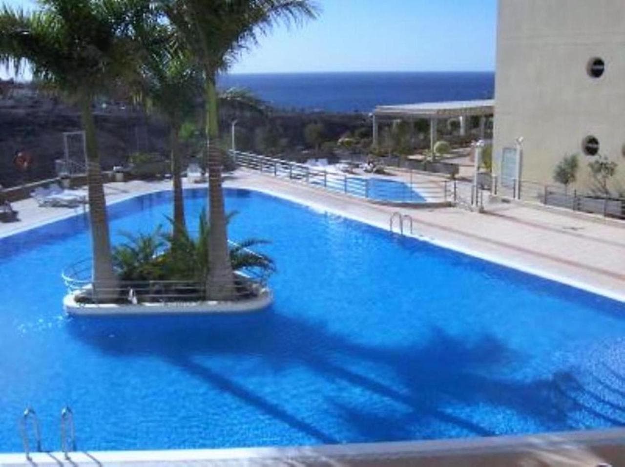 Lovely 2-Bed Apartment in Playa Paraiso