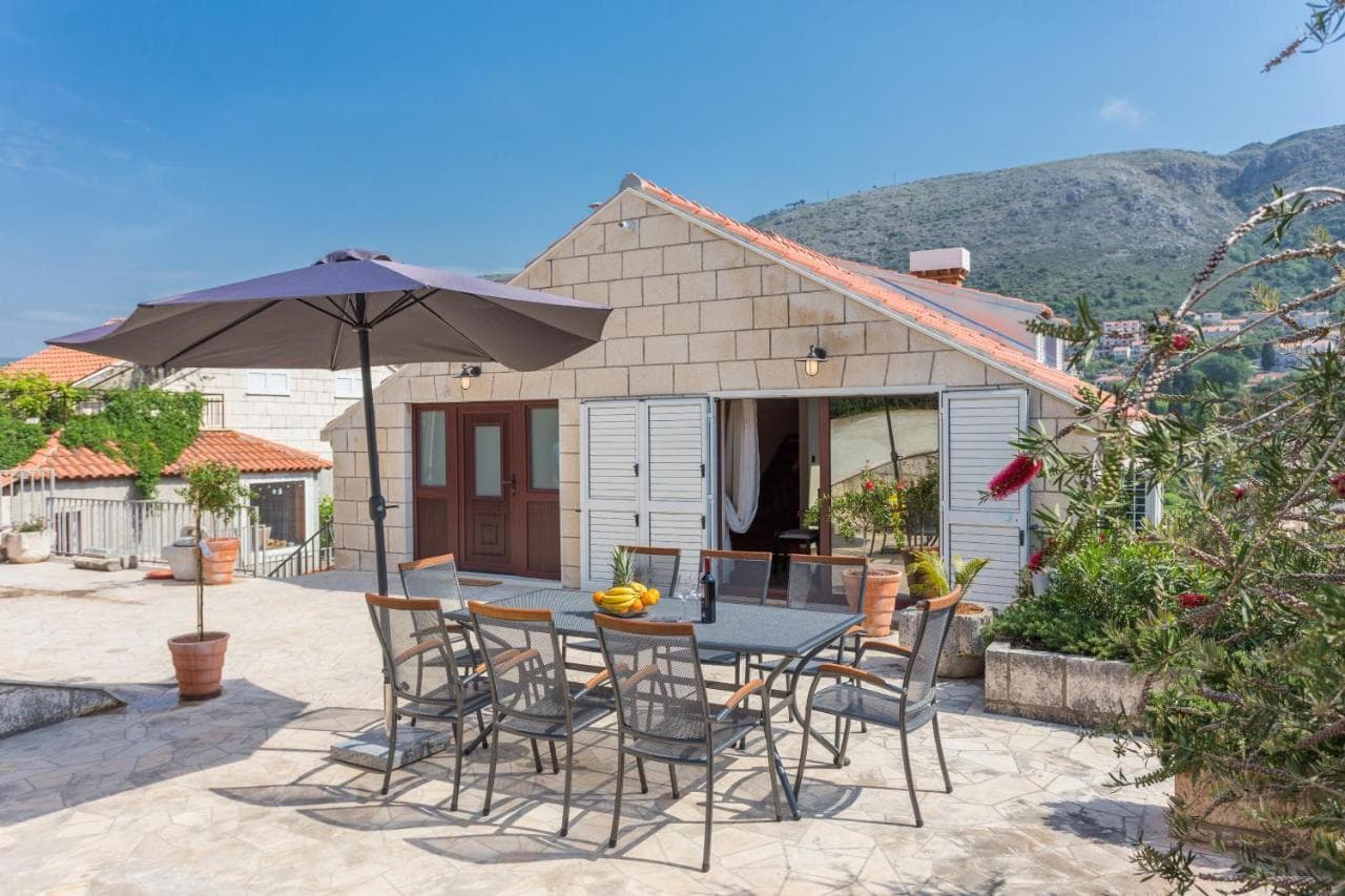 Three Bedroom Spacious Apartment Petrunjela