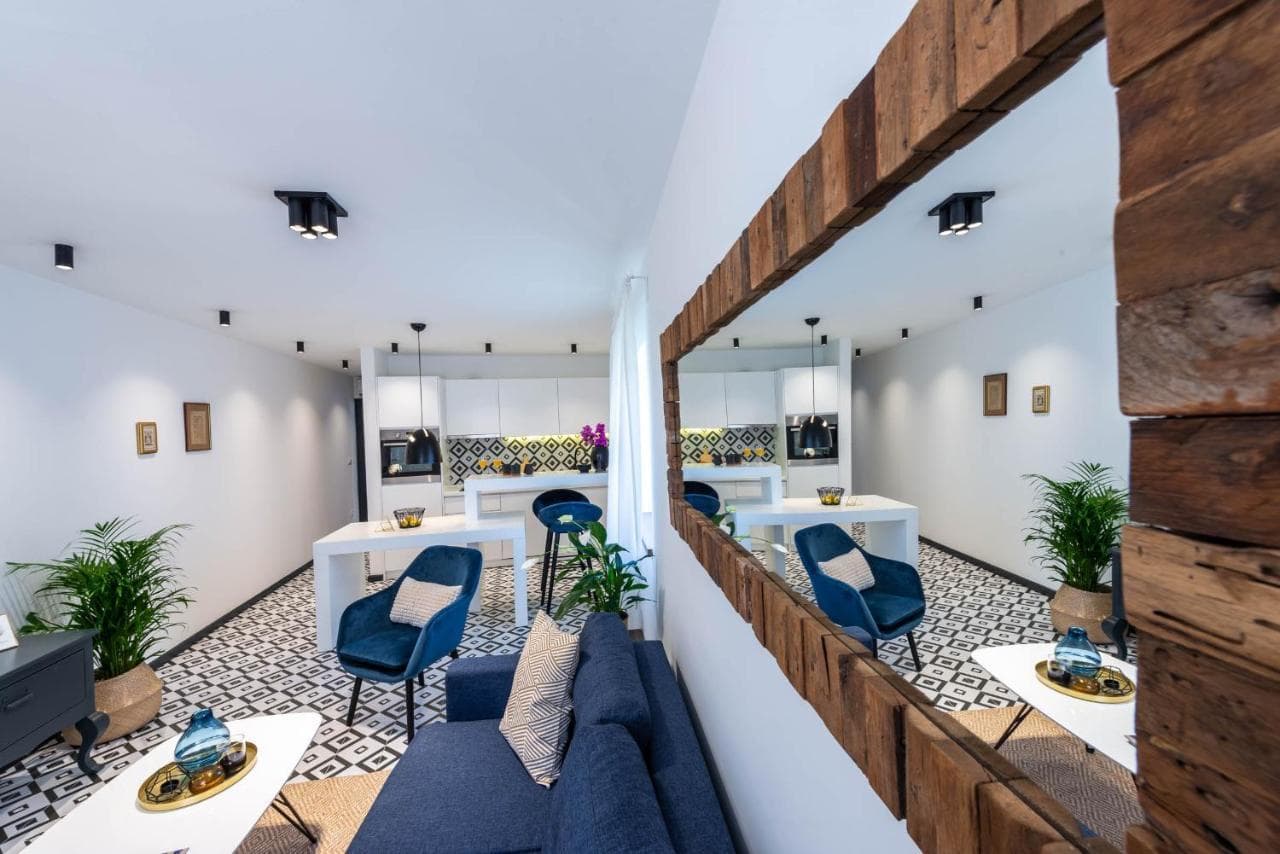 Sun And Stone Apartment