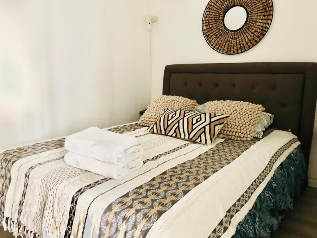 2 Bedroom in the Heart of Le Marais (Adults Only)