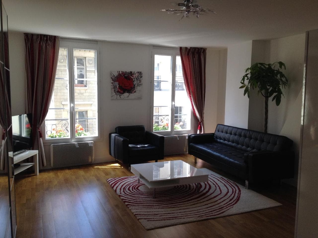 Rue Francois Miron (Adults Only)