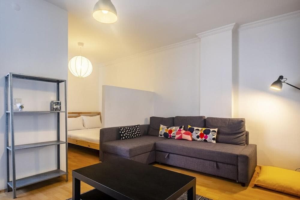Vibrant Studio Flat Near Taksim Square