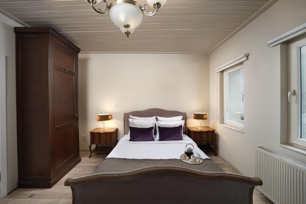 Meroddi Galata Flats