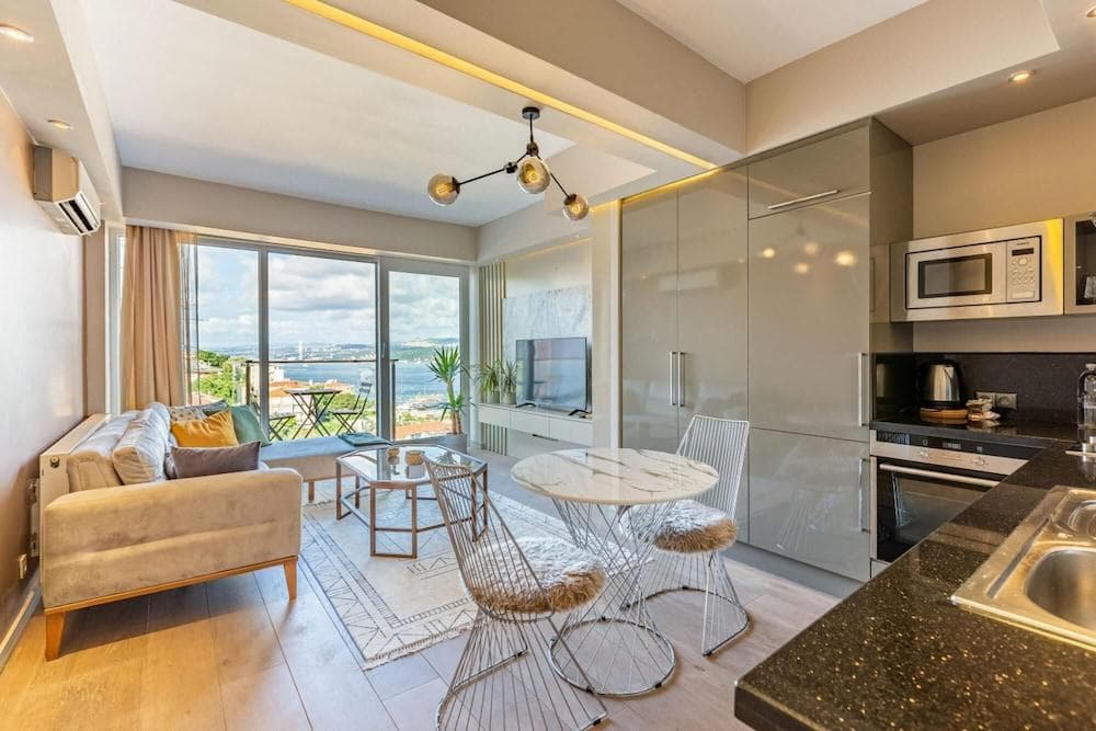 Central Apartment with Bosphorus View in Cihangir