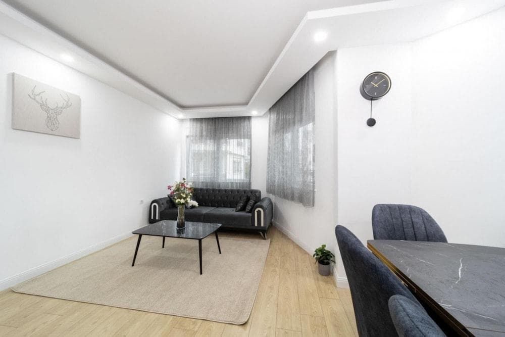 Central Flat Near Popular Attractions in Muratpasa