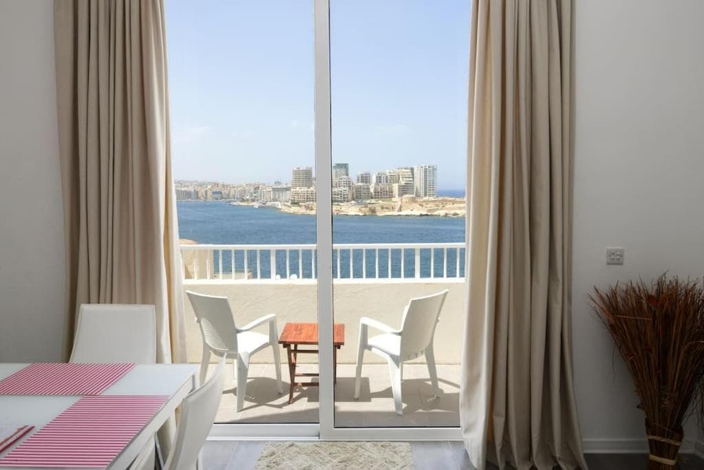 Vallettastay - Harbor View Gem- Sea View 1 Bed Apt