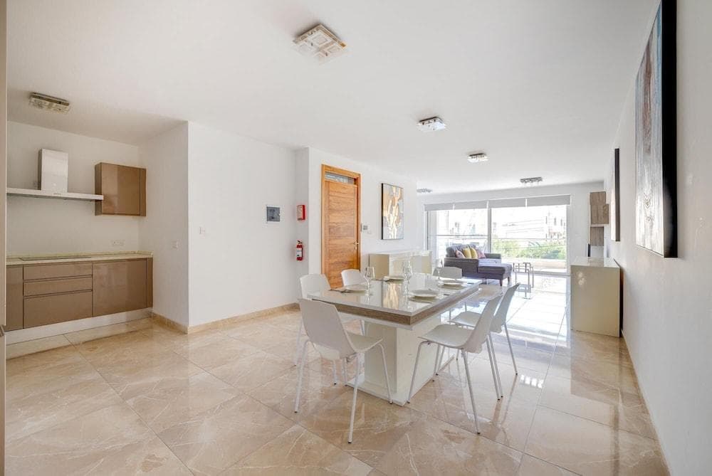 Marvellous 3br Apartment in Central St Julians