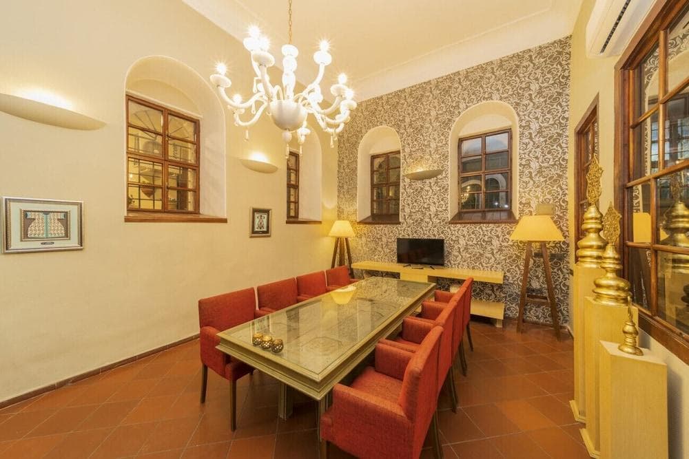 Mesmerizing Hotel Room Near Hadrian S Gate