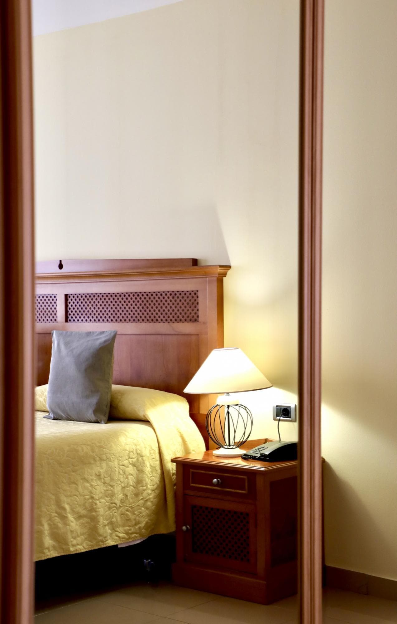 Family Apartment by Sea, Wifi Heated Pool