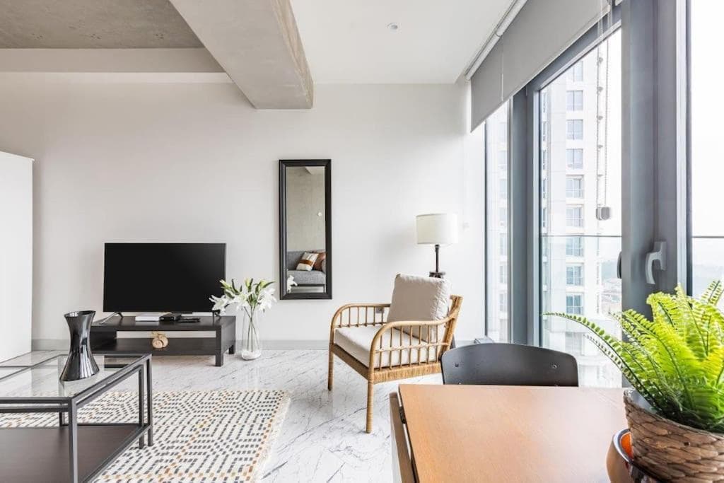 Trendy Cool Bright Studio Parking Poolviews! #254