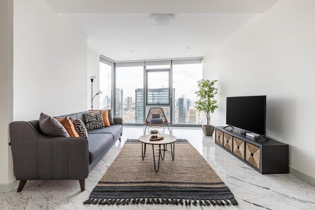 Gorgeous Modern 1bd Condo Views W Poolgym! #255