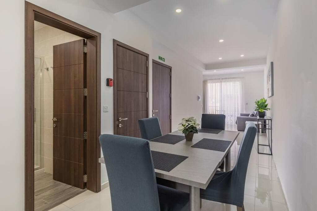 Sf Homes - Flat 4 New & Modern Apartment in Bugibba - 2 Minute Walk From the Centre