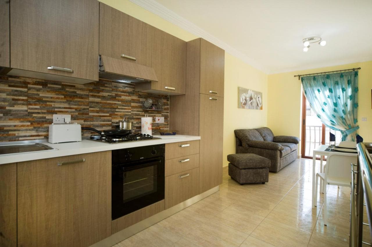 Sliema Duplex 1 Bedroom Apartment with 2 Bathrooms- Sleep 4