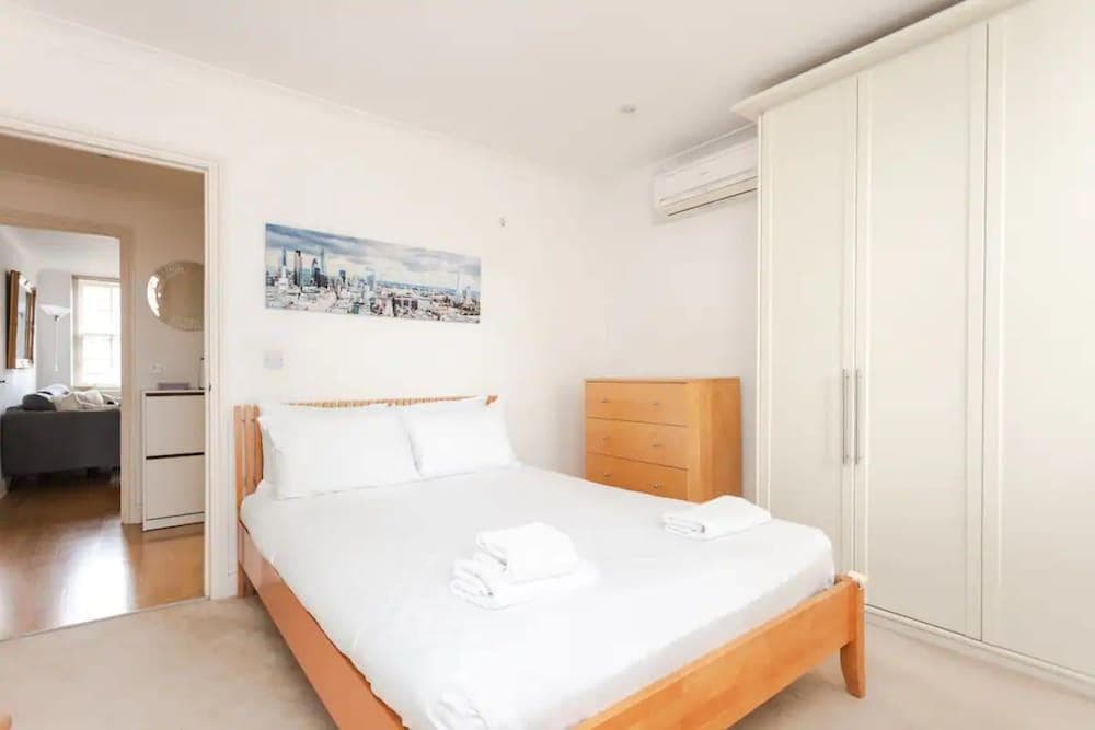 Homely 2 Bedroom Flat Near Embankment Station