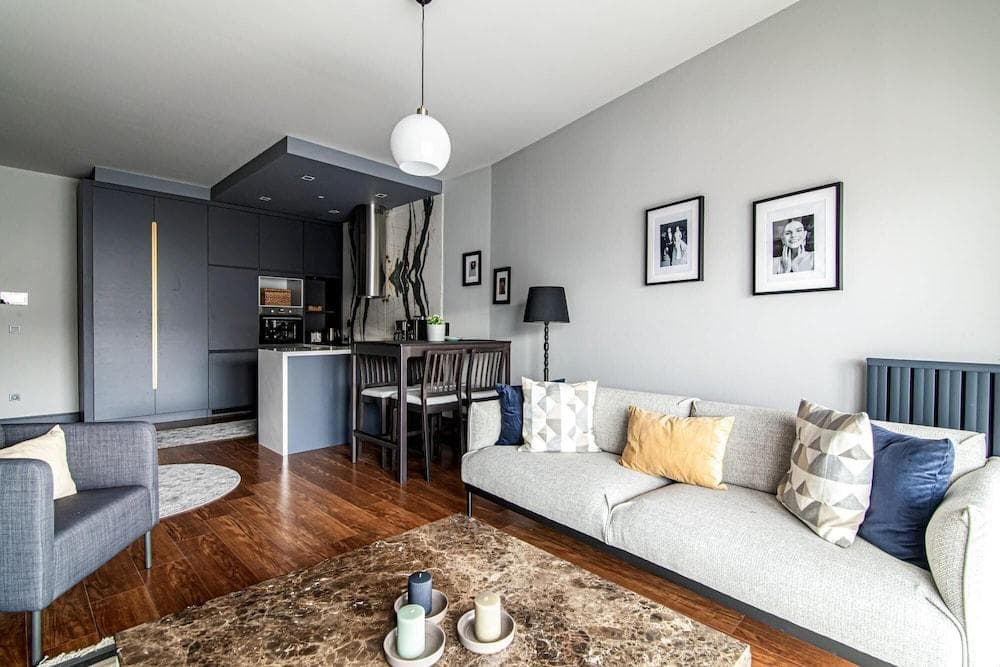 Modern Apartment in Beyoglu with Balcony
