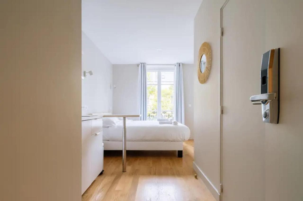 Relaxing Studio Apartment in the Heart of Paris (Adults Only)