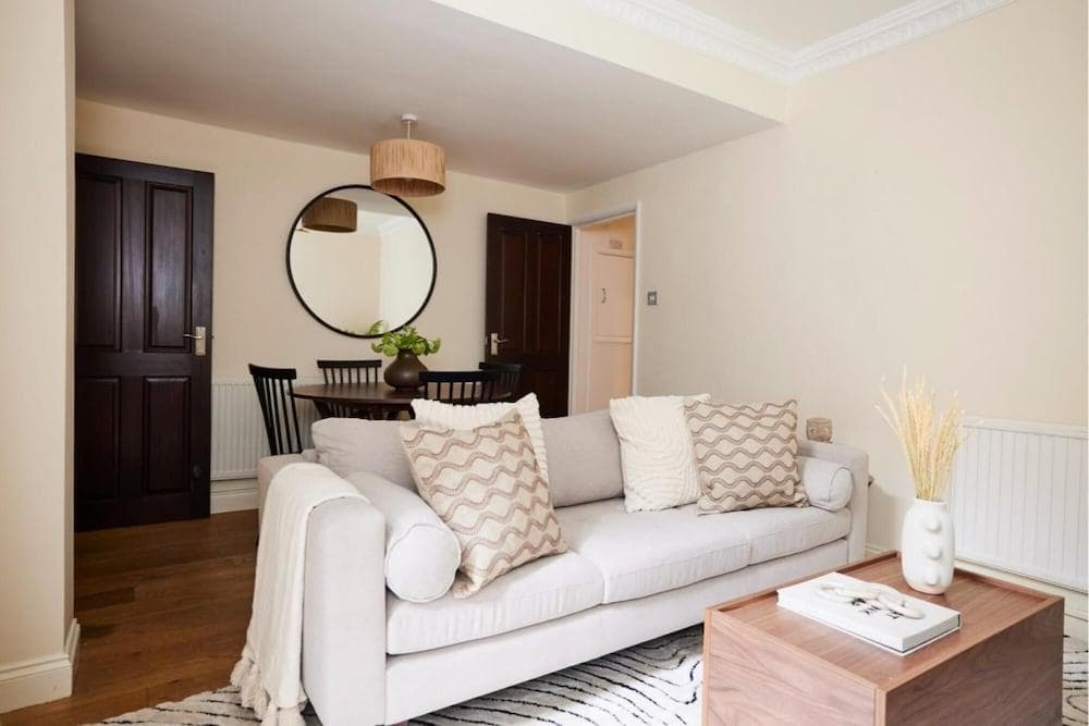 The London Wonder - Adorable 2bdr Flat with Patio