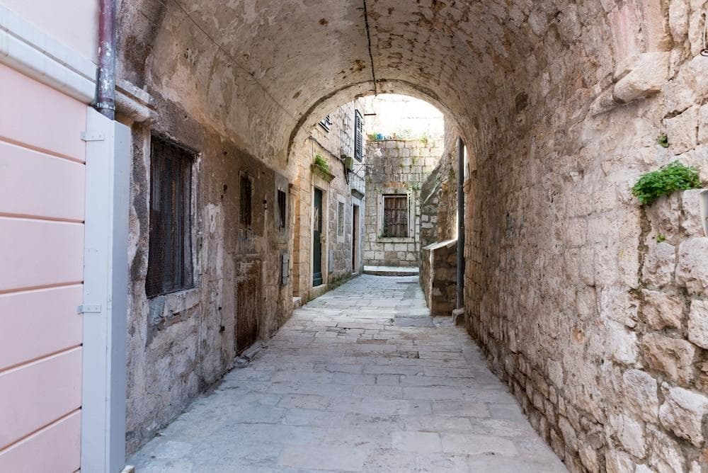 Historic Downtown Apartments & Rooms