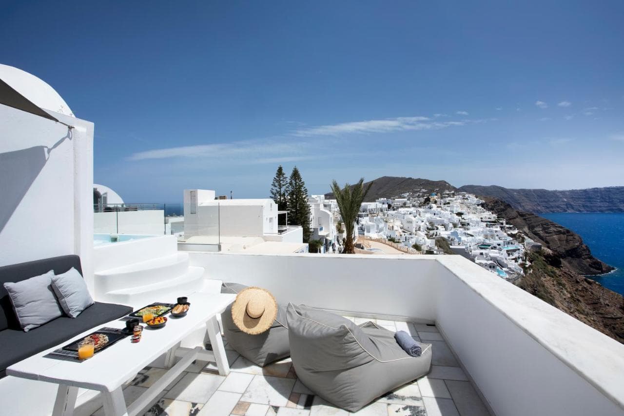 Oia Captain's Villa