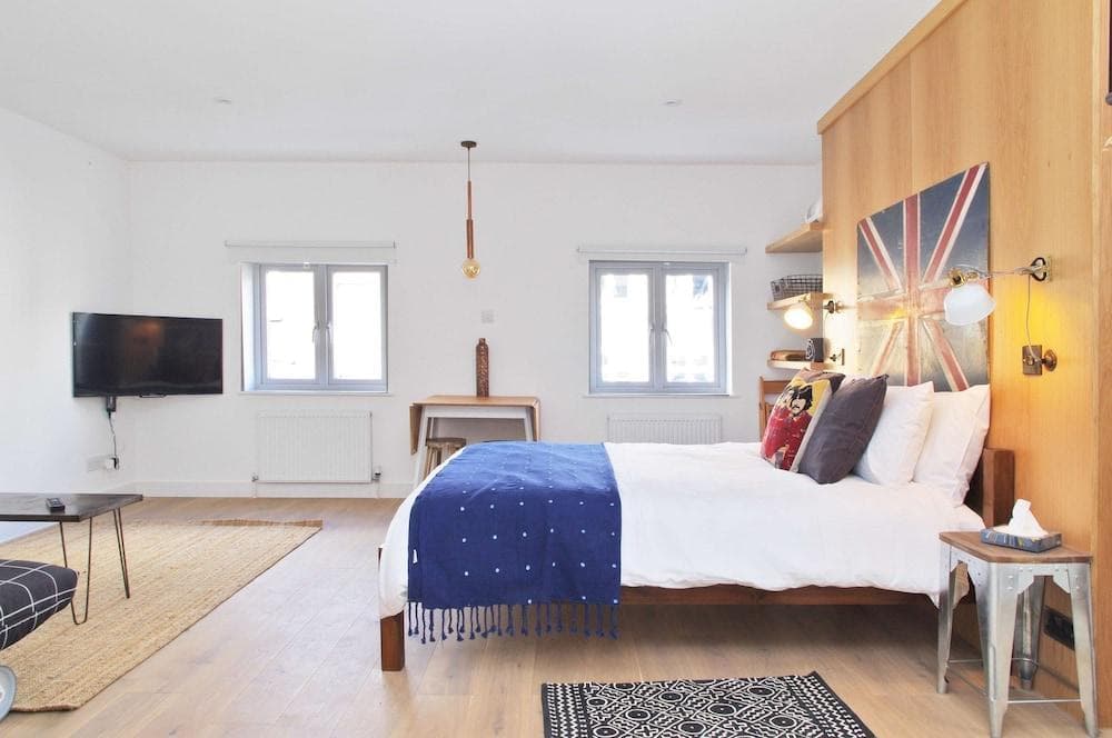 The London Agent Fitzrovia Studio 3