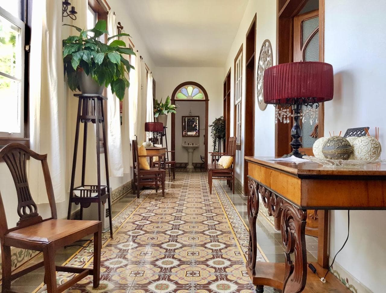 Emblematica Los Helechos