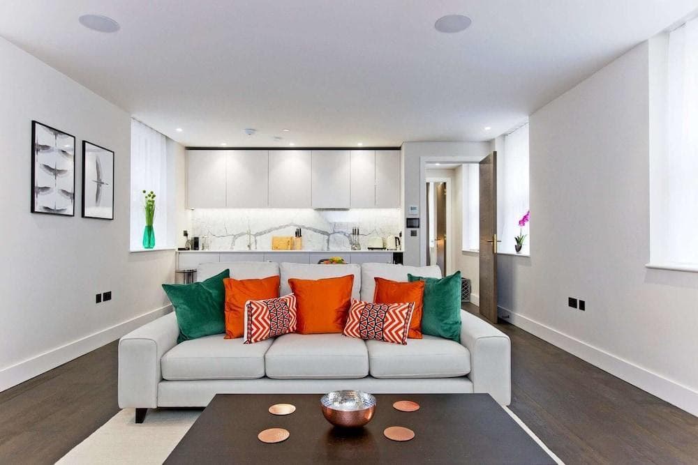 Luxury 2 Bed with Lift AC And Concierge