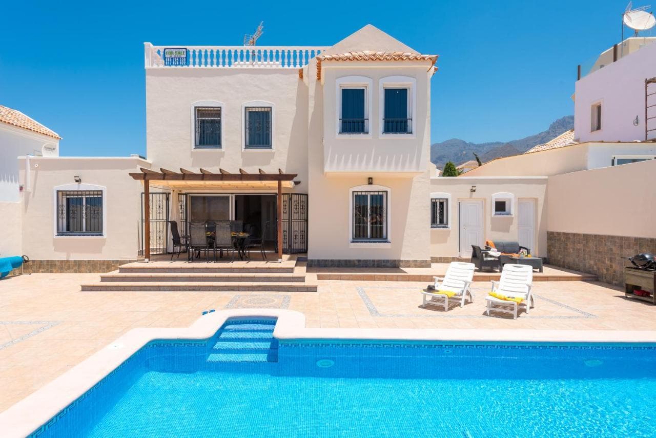 Beautiful Villa Sahara, Bbq, Heated Pool!