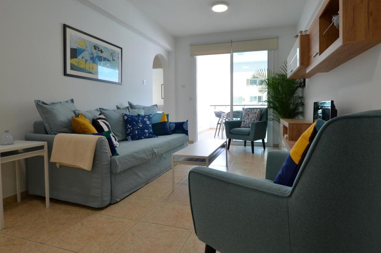 Boris Mackenzie 2 Bedroom Flat with Pool