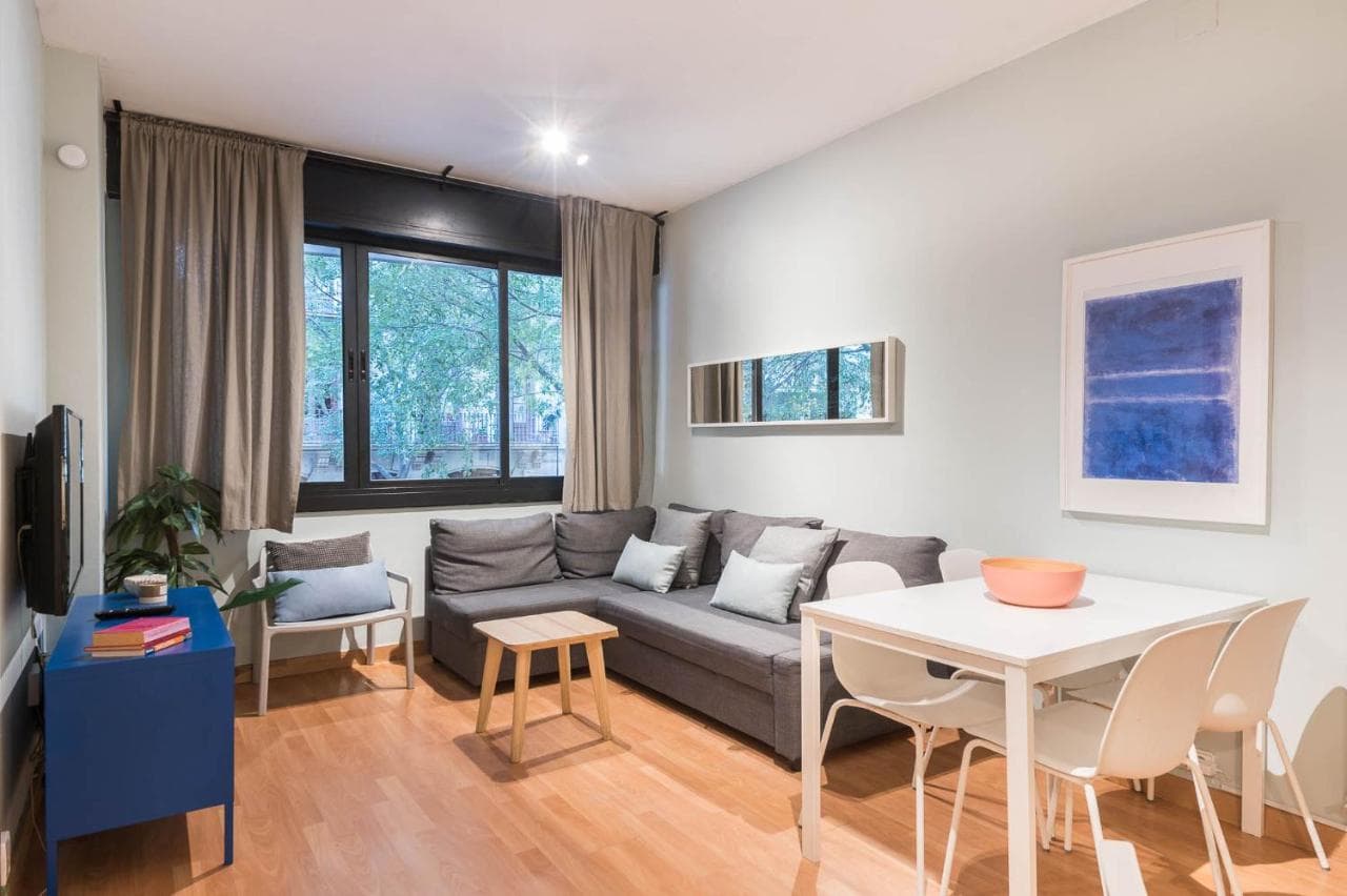 Spacious And Comfortable Apt in the City Center