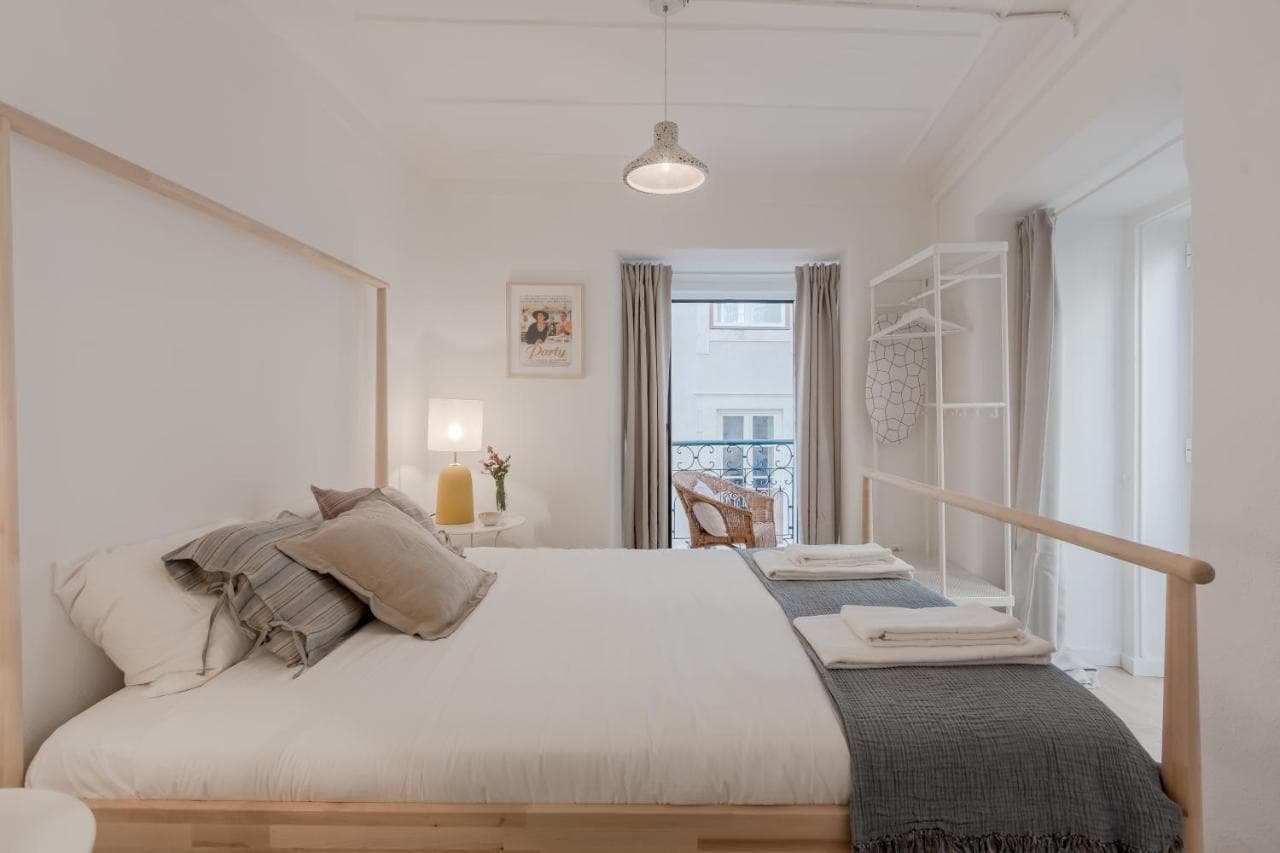 Sunny Bairro Alto & Chiado Apartment, by Timecooler