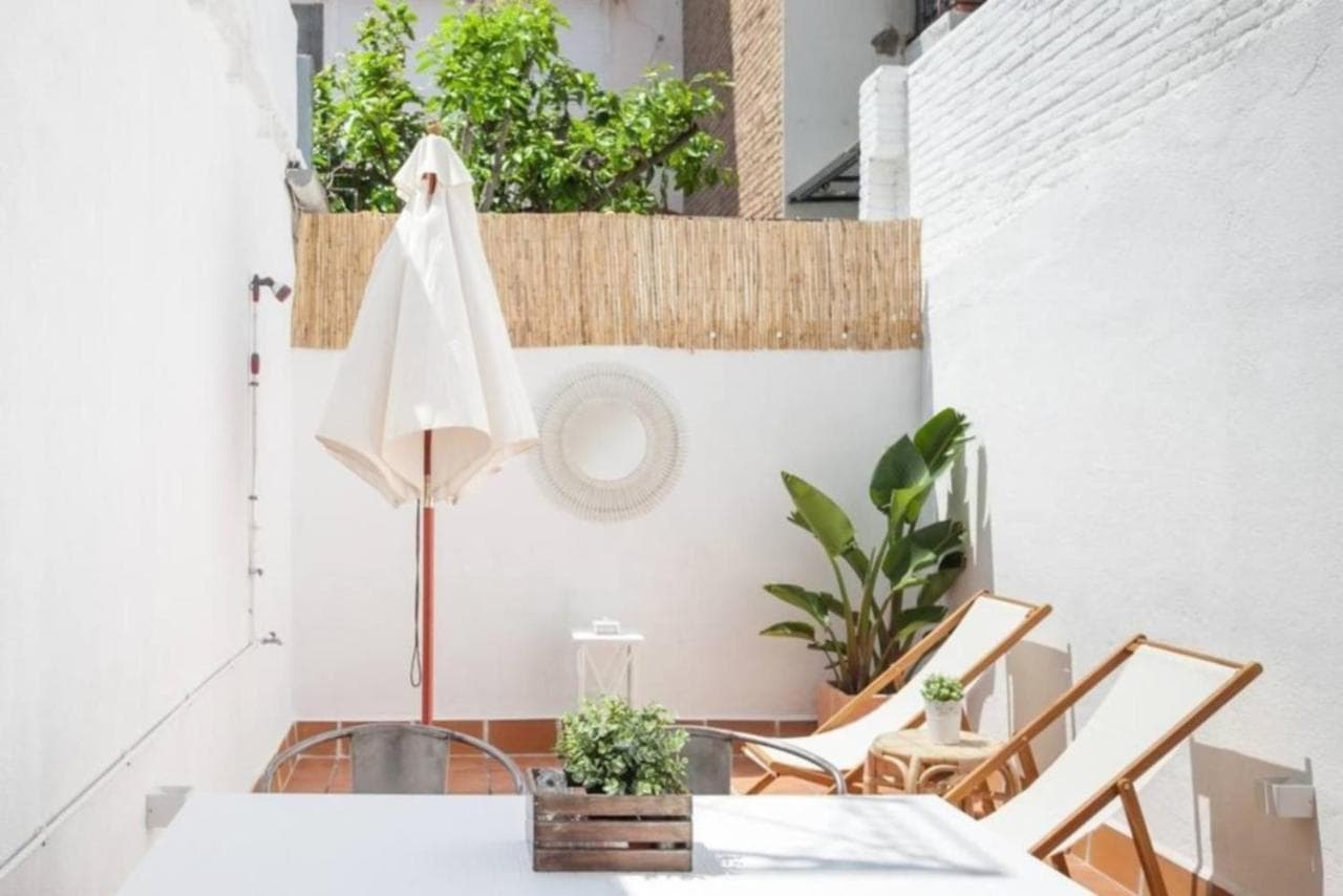 Stylish Apartment with Terrace for Couple Or Family