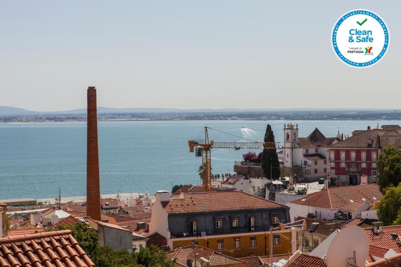 Alfama Amazing Scenic River And City View Charming Apartment with 2 Bedrooms And AC 19th Century Building