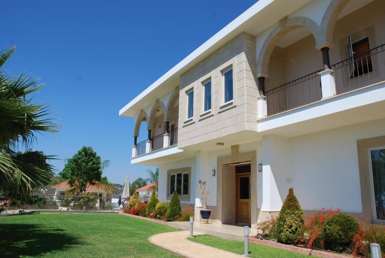 Kaminia Country Villa & Guest House